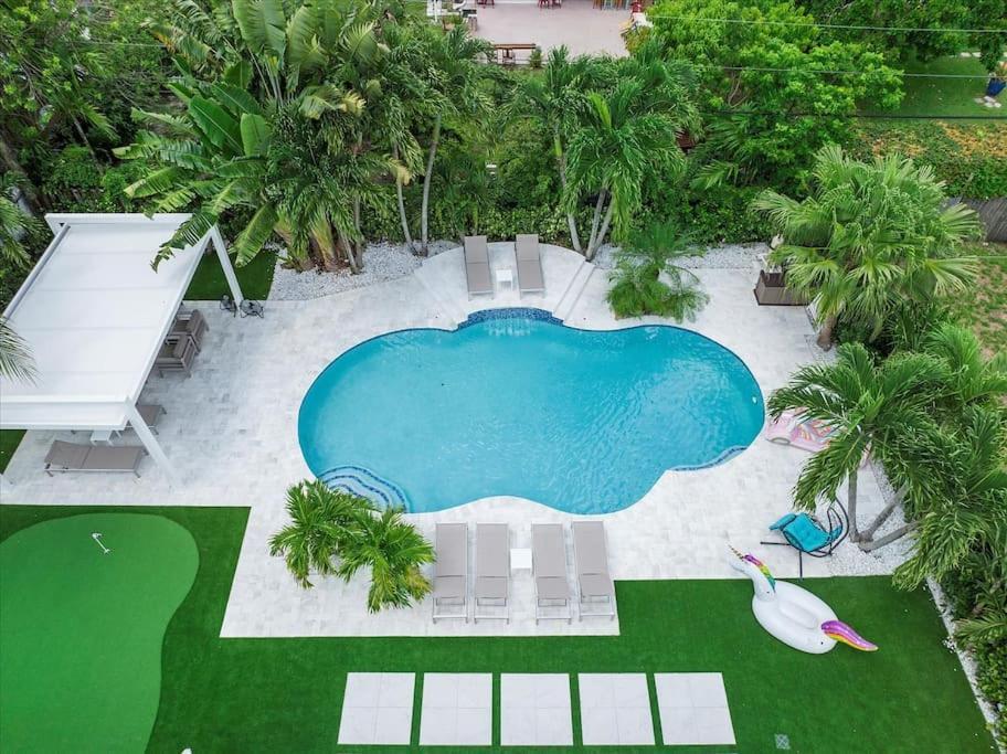 Villalee-Jungle Palm Island White Marble Pool Area マイアミ エクステリア 写真